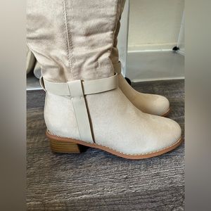 Tan boots size 6